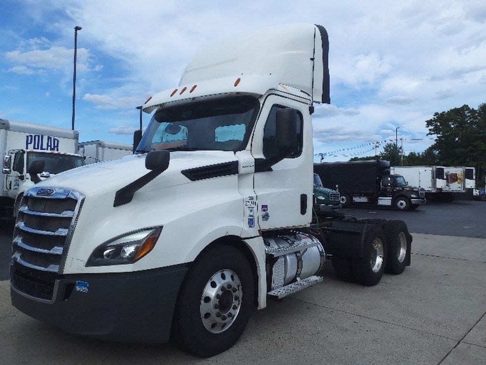 Day Cab Tractor-Heavy Duty Tractors-Freightliner-2020-T12664ST-Norton-MA-274,344\n\t\tmiles-$ 40,500 - Image 1
