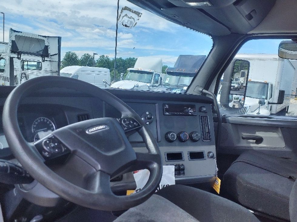 Day Cab Tractor-Heavy Duty Tractors-Freightliner-2020-T12664ST-Norton-MA-274,344\n\t\tmiles-$ 40,500 - Image 10