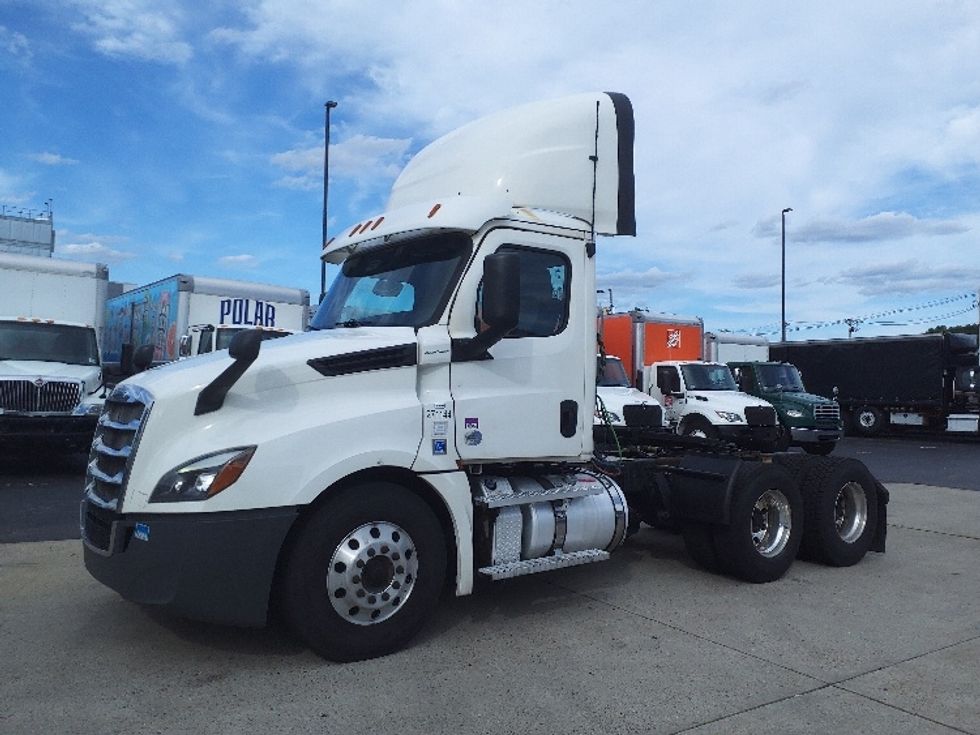 Day Cab Tractor-Heavy Duty Tractors-Freightliner-2020-T12664ST-Norton-MA-274,344\n\t\tmiles-$ 40,500 - Image 3