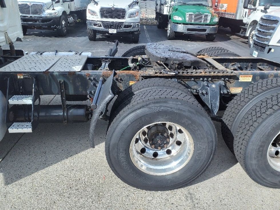 Day Cab Tractor-Heavy Duty Tractors-Freightliner-2020-T12664ST-Norton-MA-274,344\n\t\tmiles-$ 54,500 - Image 19