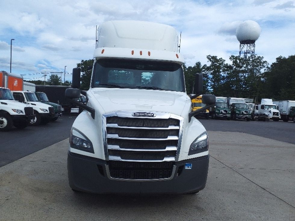 Day Cab Tractor-Heavy Duty Tractors-Freightliner-2020-T12664ST-Norton-MA-274,344\n\t\tmiles-$ 54,500 - Image 2