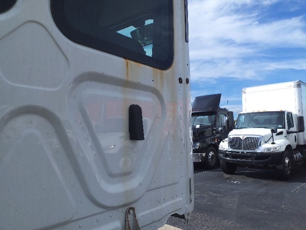 Day Cab Tractor-Heavy Duty Tractors-Freightliner-2020-T12664ST-Norton-MA-274,344\n\t\tmiles-$ 54,500 - Image 21