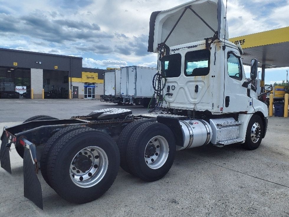 Day Cab Tractor-Heavy Duty Tractors-Freightliner-2020-T12664ST-Norton-MA-274,344\n\t\tmiles-$ 54,500 - Image 7