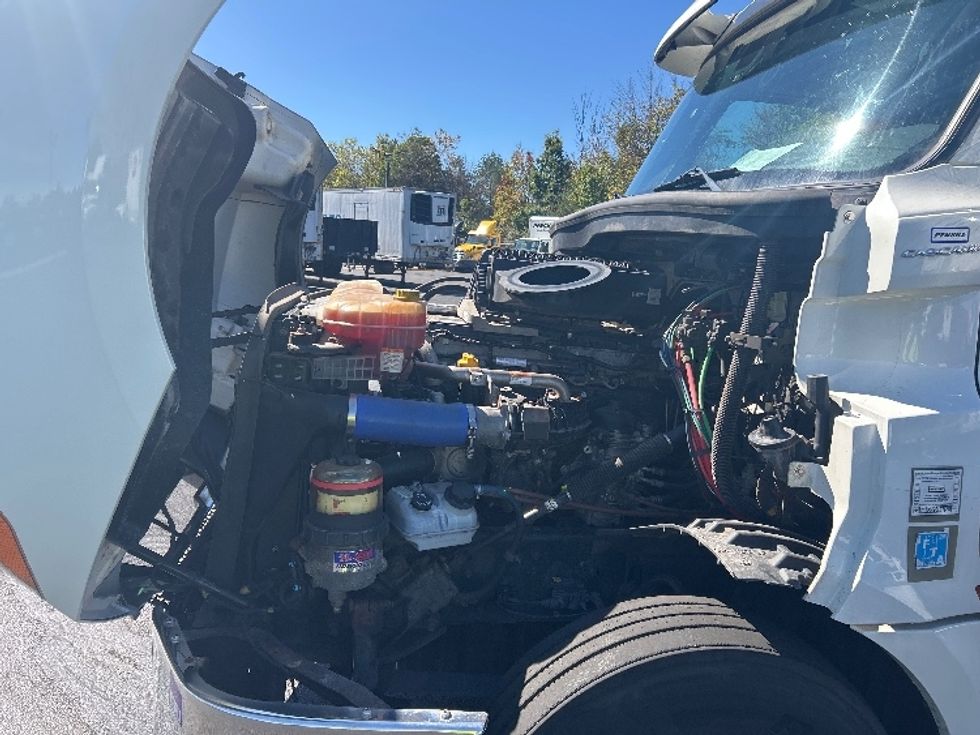 Day Cab Tractor-Heavy Duty Tractors-Freightliner-2020-T12664ST-Oakwood Village-OH-276,129\n\t\tmiles-$ 53,750 - Image 15