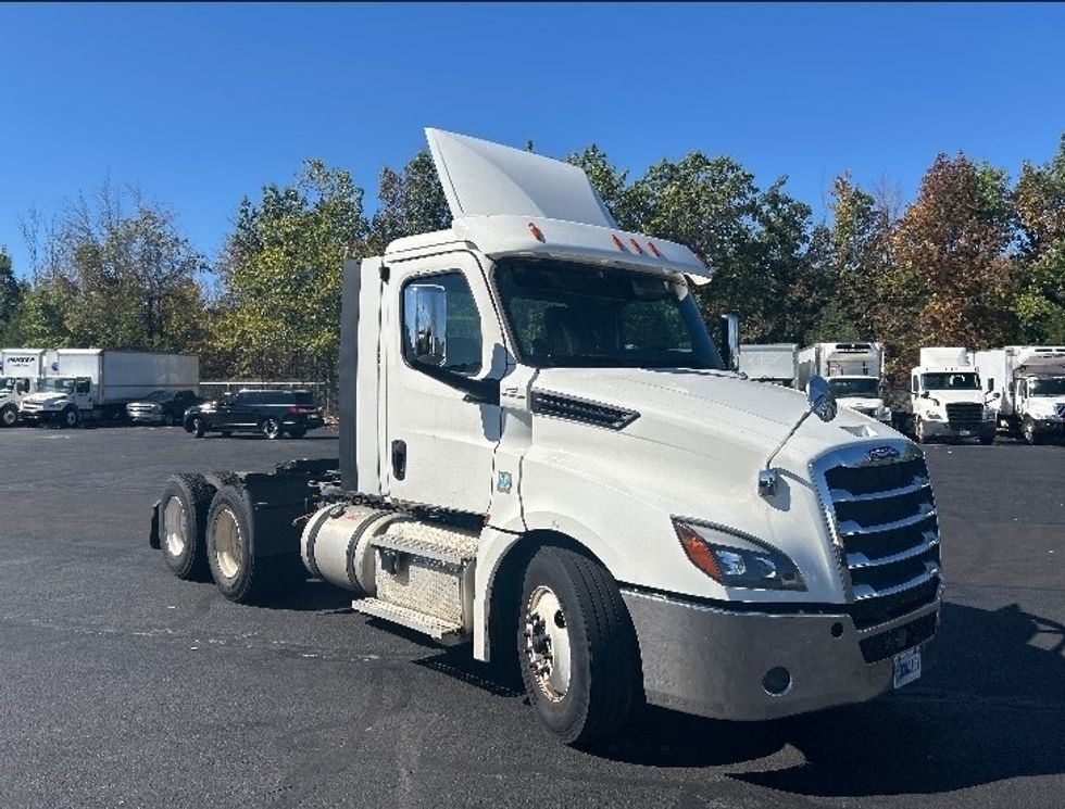 Day Cab Tractor-Heavy Duty Tractors-Freightliner-2020-T12664ST-Oakwood Village-OH-276,129\n\t\tmiles-$ 53,750 - Image 3