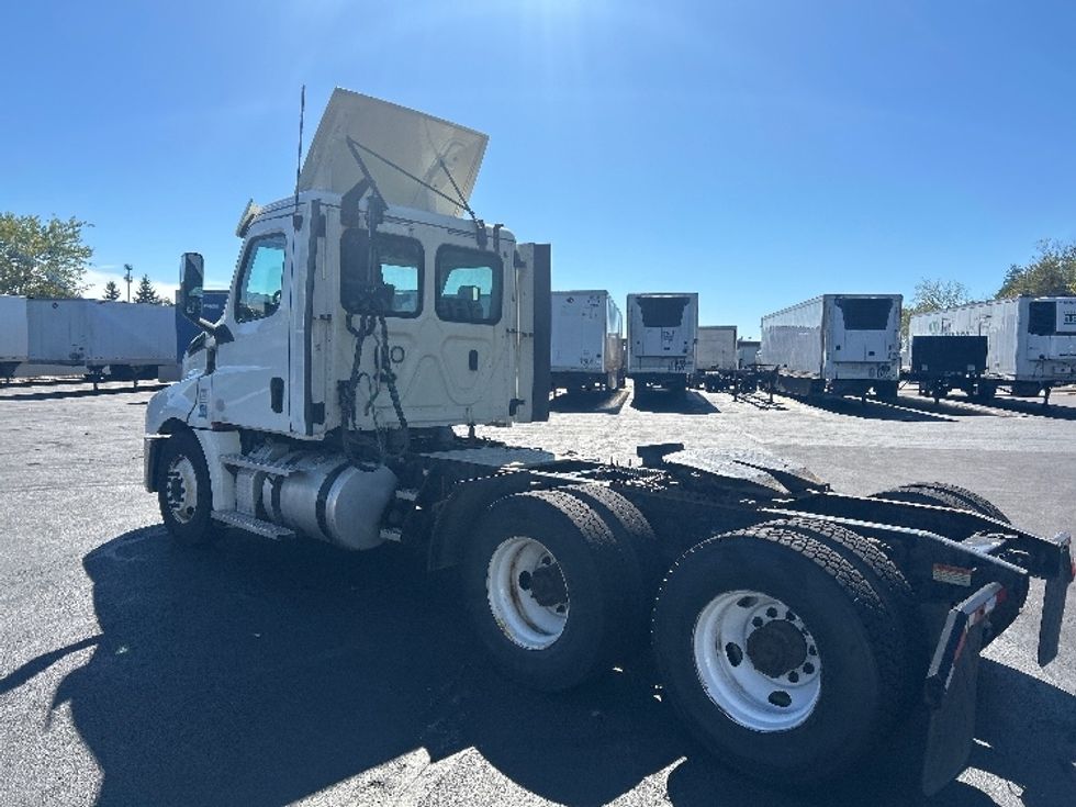 Day Cab Tractor-Heavy Duty Tractors-Freightliner-2020-T12664ST-Oakwood Village-OH-276,129\n\t\tmiles-$ 53,750 - Image 5