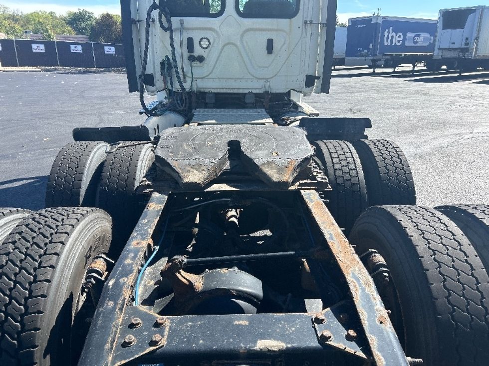 Day Cab Tractor-Heavy Duty Tractors-Freightliner-2020-T12664ST-Oakwood Village-OH-276,129\n\t\tmiles-$ 53,750 - Image 6