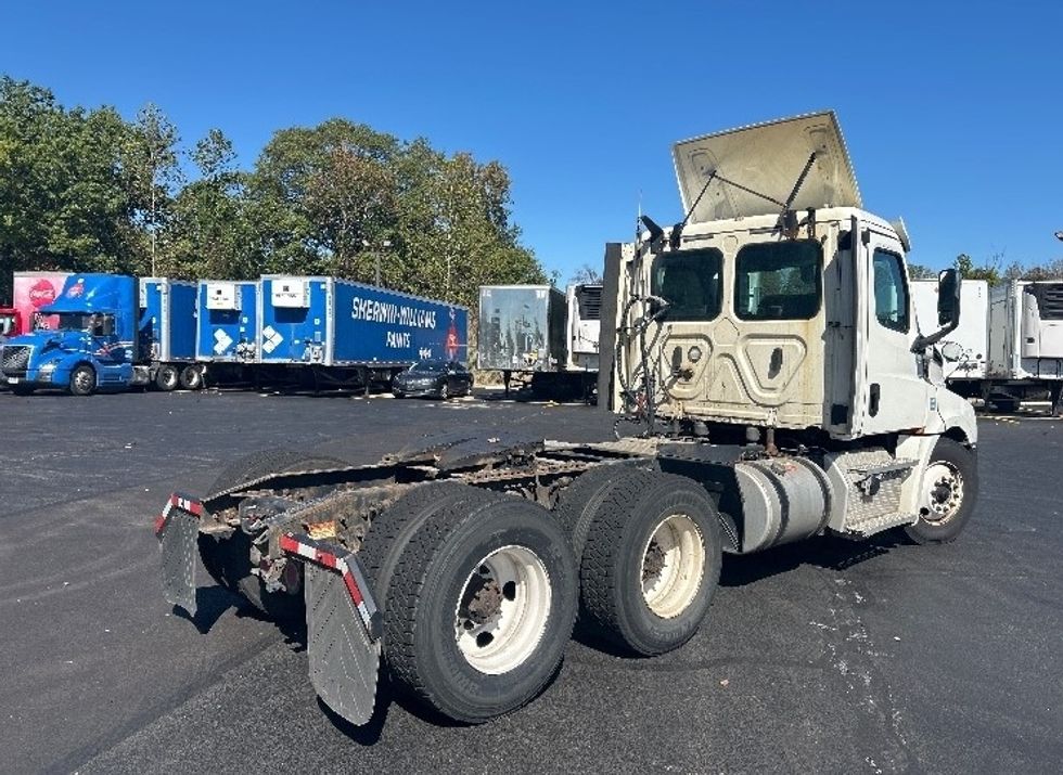 Day Cab Tractor-Heavy Duty Tractors-Freightliner-2020-T12664ST-Oakwood Village-OH-276,129\n\t\tmiles-$ 53,750 - Image 7