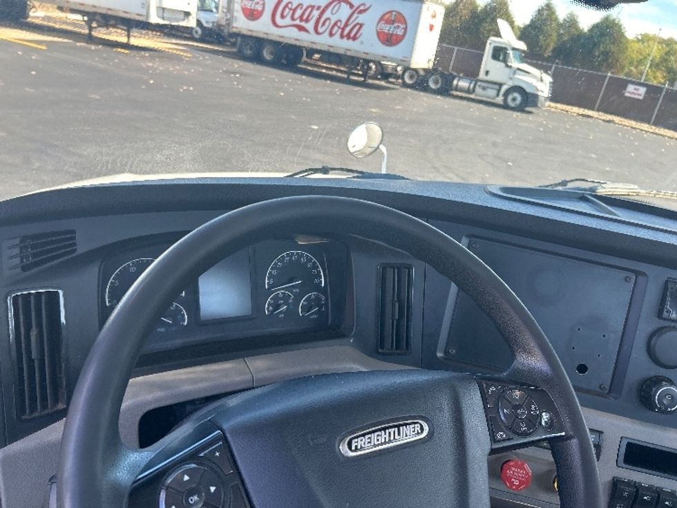 Day Cab Tractor-Heavy Duty Tractors-Freightliner-2020-T12664ST-Oakwood Village-OH-338,903\n\t\tmiles-$ 50,500 - Image 11