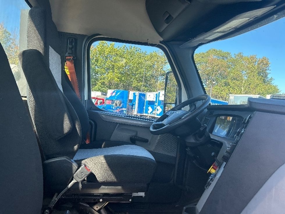 Day Cab Tractor-Heavy Duty Tractors-Freightliner-2020-T12664ST-Oakwood Village-OH-338,903\n\t\tmiles-$ 50,500 - Image 14