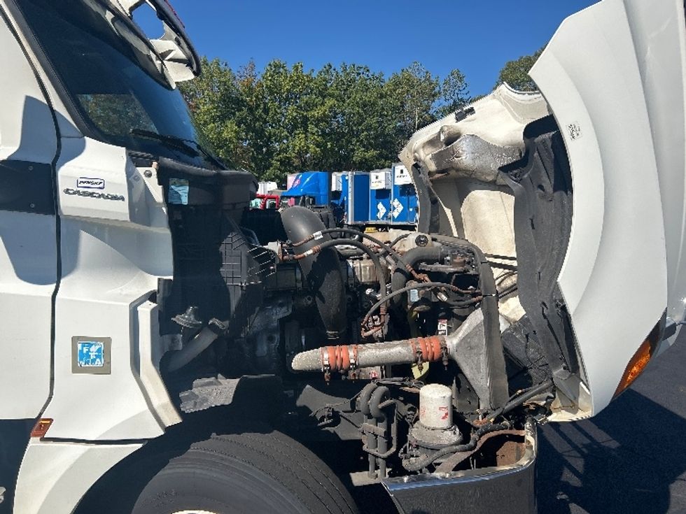 Day Cab Tractor-Heavy Duty Tractors-Freightliner-2020-T12664ST-Oakwood Village-OH-338,903\n\t\tmiles-$ 50,500 - Image 15