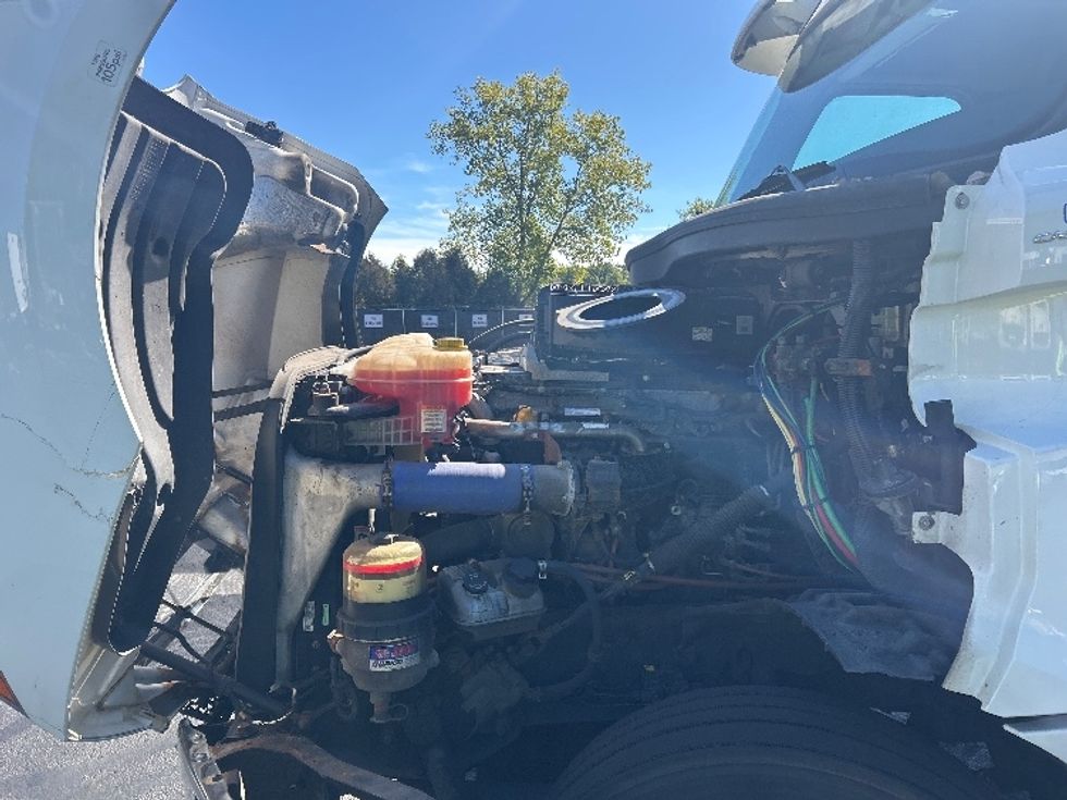 Day Cab Tractor-Heavy Duty Tractors-Freightliner-2020-T12664ST-Oakwood Village-OH-338,903\n\t\tmiles-$ 50,500 - Image 16