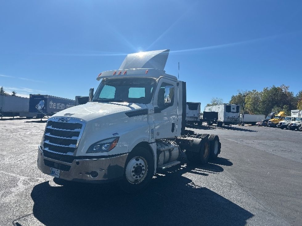 Day Cab Tractor-Heavy Duty Tractors-Freightliner-2020-T12664ST-Oakwood Village-OH-338,903\n\t\tmiles-$ 50,500 - Image 3