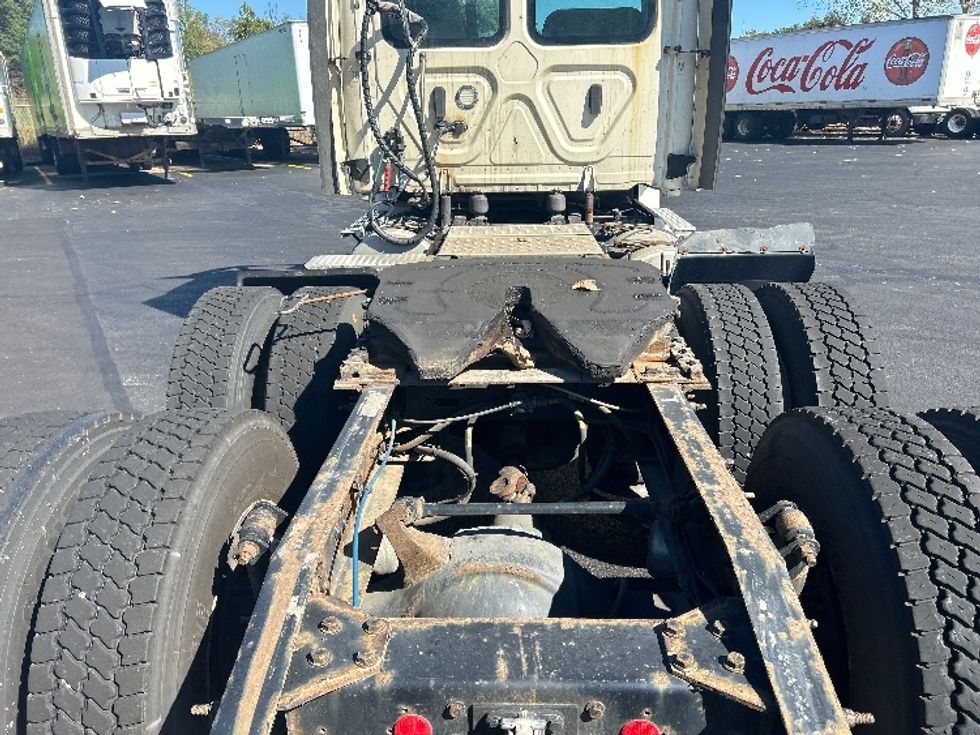 Day Cab Tractor-Heavy Duty Tractors-Freightliner-2020-T12664ST-Oakwood Village-OH-338,903\n\t\tmiles-$ 50,500 - Image 6