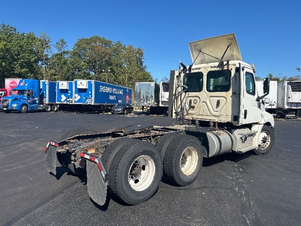 Day Cab Tractor-Heavy Duty Tractors-Freightliner-2020-T12664ST-Oakwood Village-OH-338,903\n\t\tmiles-$ 50,500 - Image 7