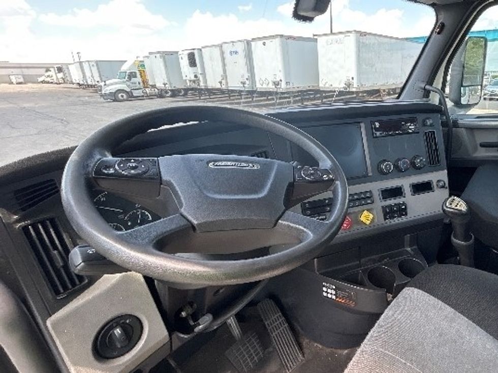 Day Cab Tractor-Heavy Duty Tractors-Freightliner-2020-T12664ST-Obetz-OH-155,851\n\t\tmiles-$ 61,250 - Image 10