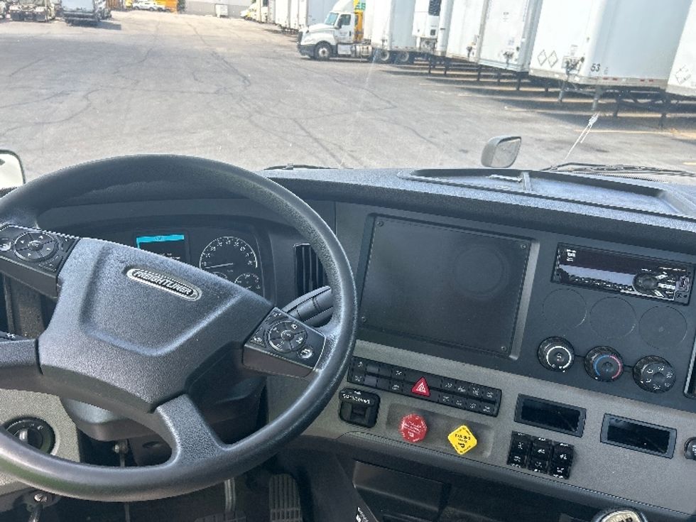 Day Cab Tractor-Heavy Duty Tractors-Freightliner-2020-T12664ST-Obetz-OH-155,851\n\t\tmiles-$ 61,250 - Image 11