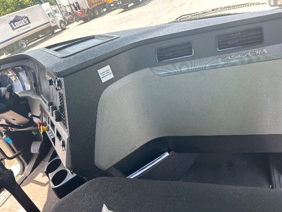 Day Cab Tractor-Heavy Duty Tractors-Freightliner-2020-T12664ST-Obetz-OH-155,851\n\t\tmiles-$ 61,250 - Image 13