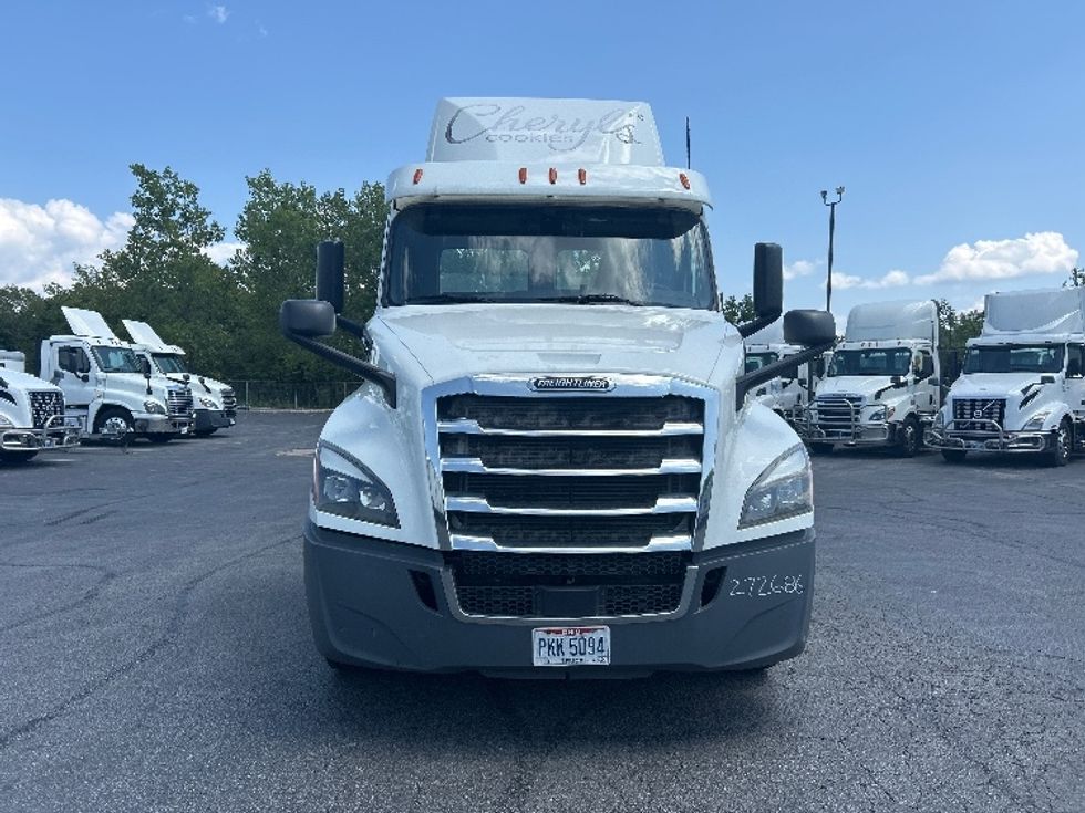Day Cab Tractor-Heavy Duty Tractors-Freightliner-2020-T12664ST-Obetz-OH-155,851\n\t\tmiles-$ 61,250 - Image 2