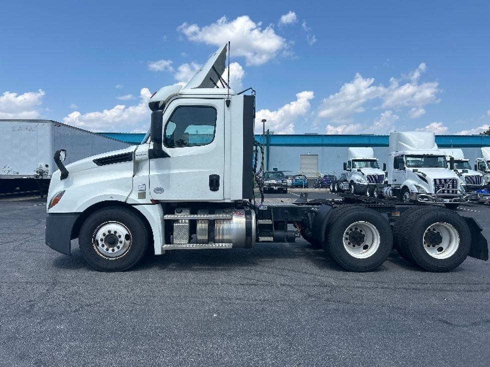 Day Cab Tractor-Heavy Duty Tractors-Freightliner-2020-T12664ST-Obetz-OH-155,851\n\t\tmiles-$ 61,250 - Image 4