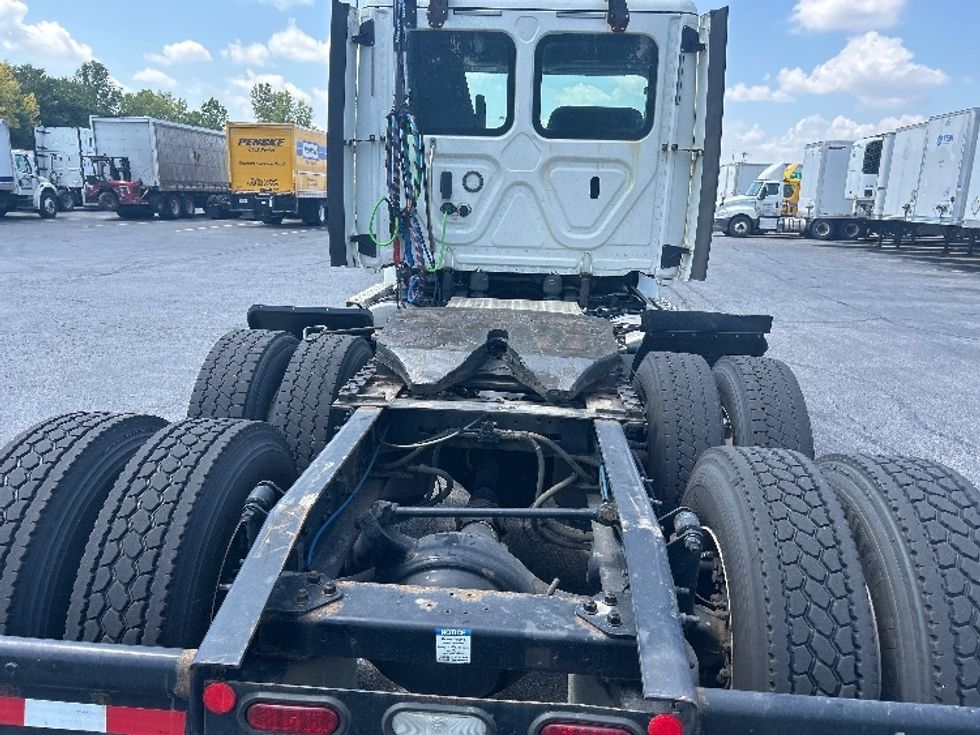 Day Cab Tractor-Heavy Duty Tractors-Freightliner-2020-T12664ST-Obetz-OH-155,851\n\t\tmiles-$ 61,250 - Image 6