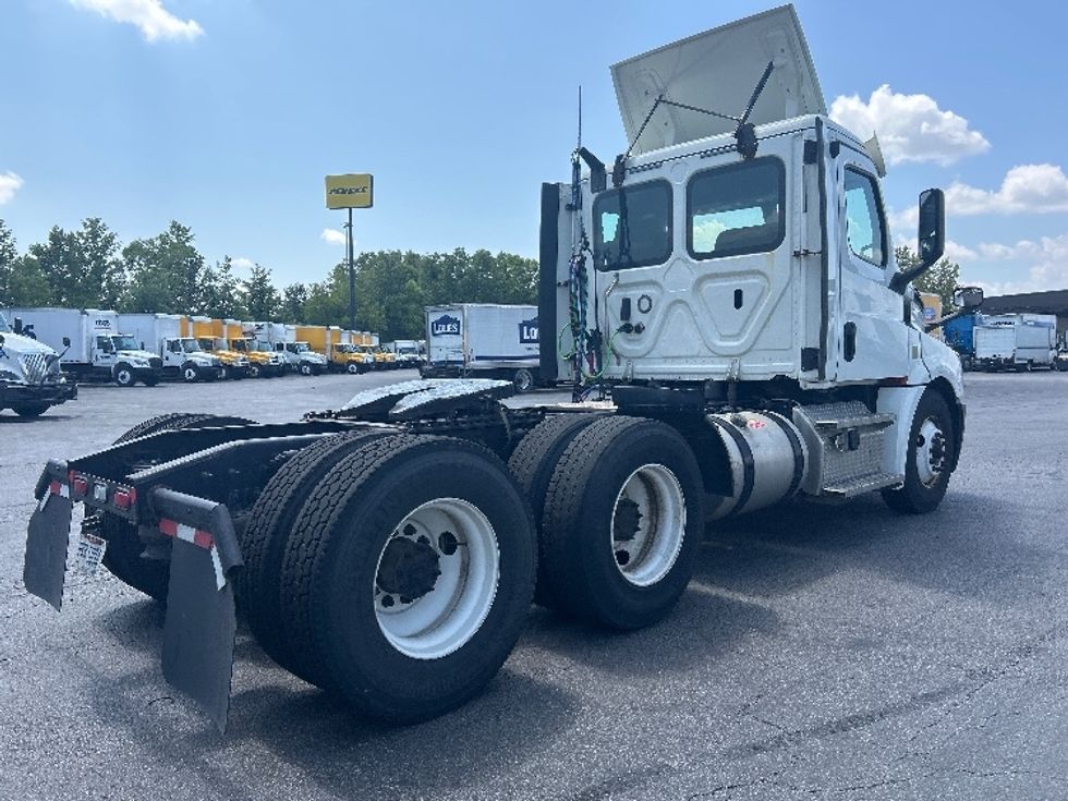 Day Cab Tractor-Heavy Duty Tractors-Freightliner-2020-T12664ST-Obetz-OH-155,851\n\t\tmiles-$ 61,250 - Image 7
