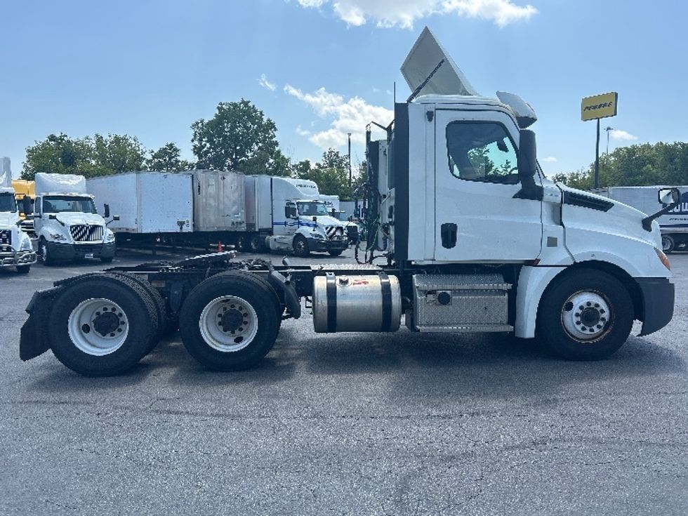 Day Cab Tractor-Heavy Duty Tractors-Freightliner-2020-T12664ST-Obetz-OH-155,851\n\t\tmiles-$ 61,250 - Image 8
