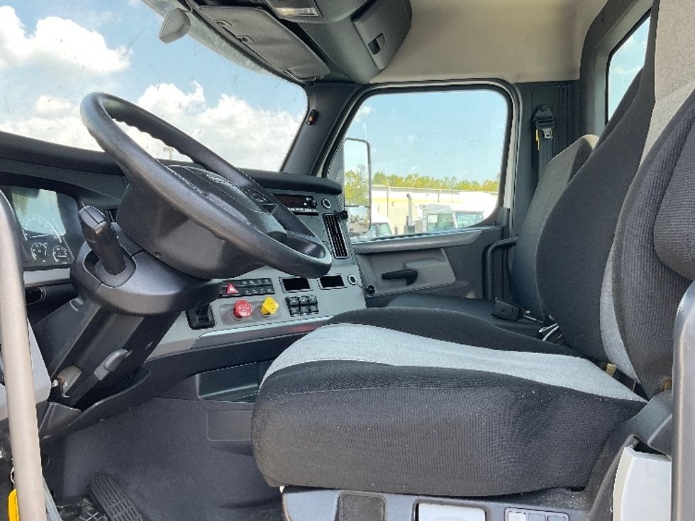 Day Cab Tractor-Heavy Duty Tractors-Freightliner-2020-T12664ST-Obetz-OH-248,629\n\t\tmiles-$ 72,250 - Image 10