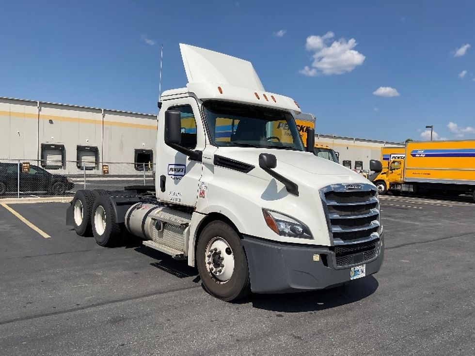 Day Cab Tractor-Heavy Duty Tractors-Freightliner-2020-T12664ST-Obetz-OH-322,173\n\t\tmiles-$ 69,000 - Image 1