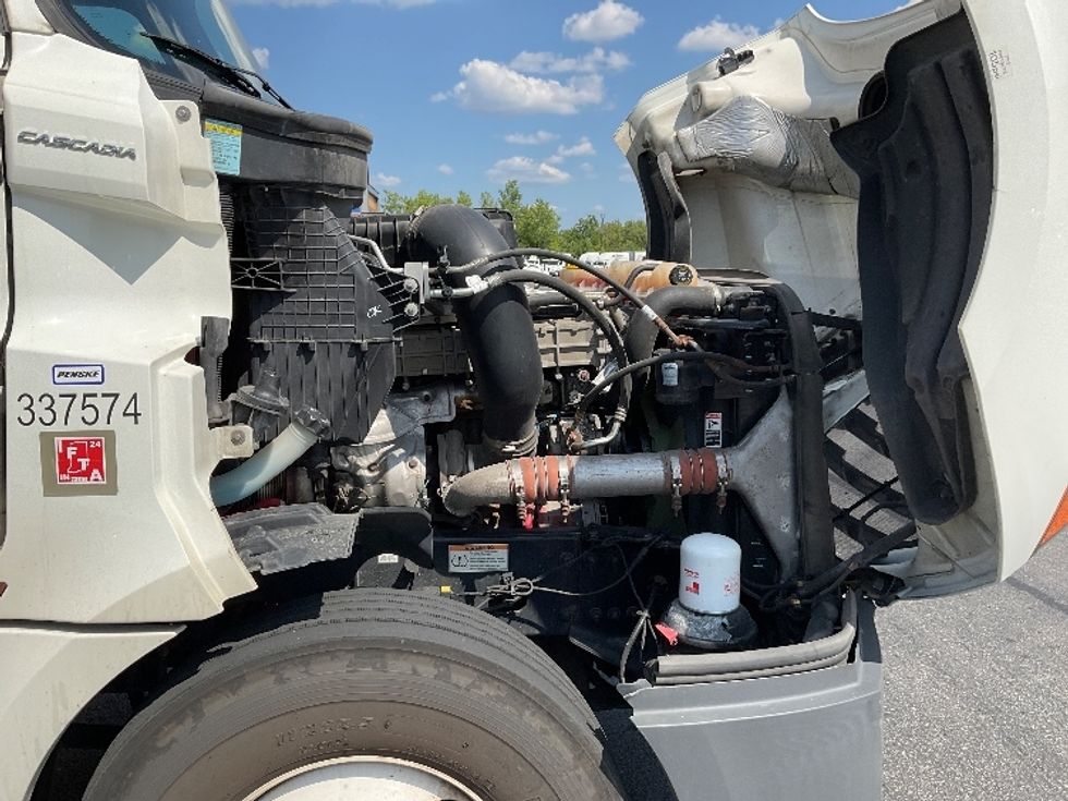 Day Cab Tractor-Heavy Duty Tractors-Freightliner-2020-T12664ST-Obetz-OH-322,173\n\t\tmiles-$ 69,000 - Image 15