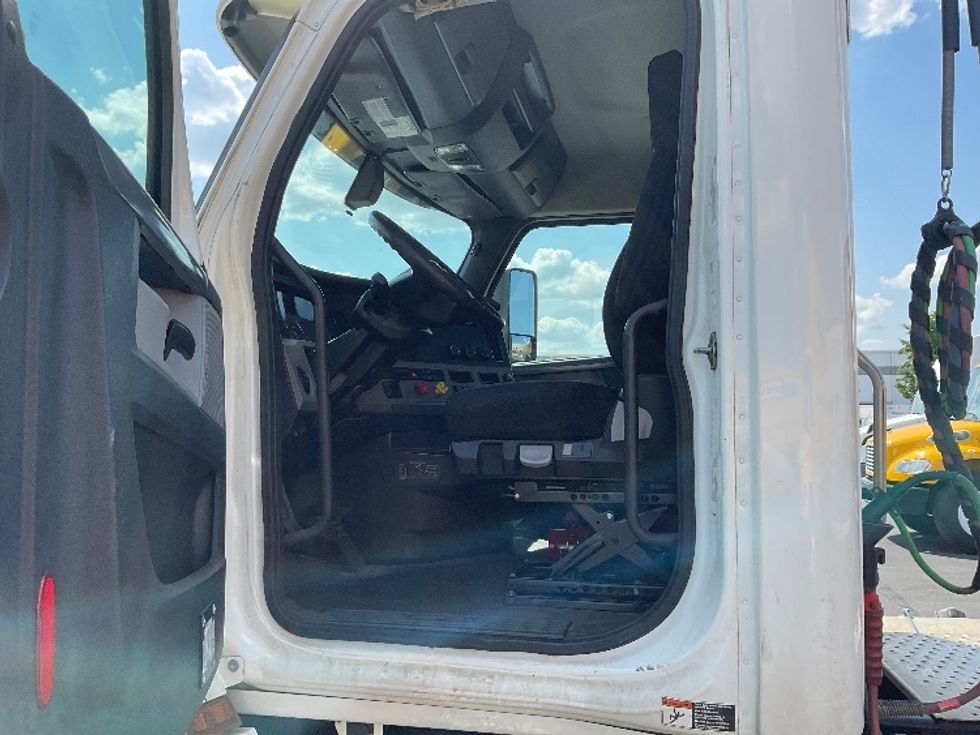 Day Cab Tractor-Heavy Duty Tractors-Freightliner-2020-T12664ST-Obetz-OH-322,173\n\t\tmiles-$ 69,000 - Image 9