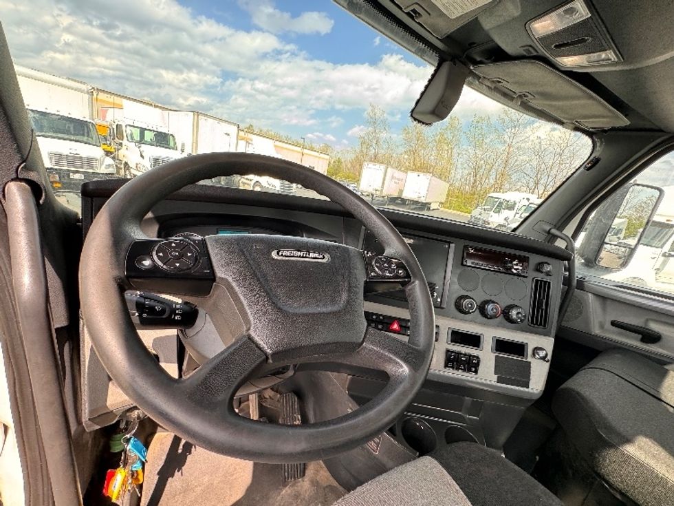 Day Cab Tractor-Heavy Duty Tractors-Freightliner-2020-T12664ST-Obetz-OH-429,831\n\t\tmiles-$ 57,750 - Image 10