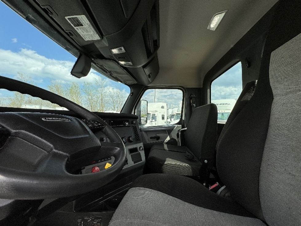 Day Cab Tractor-Heavy Duty Tractors-Freightliner-2020-T12664ST-Obetz-OH-429,831\n\t\tmiles-$ 57,750 - Image 11