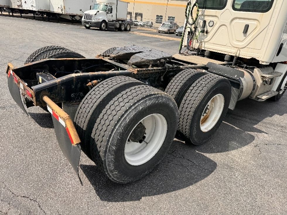 Day Cab Tractor-Heavy Duty Tractors-Freightliner-2020-T12664ST-Obetz-OH-429,831\n\t\tmiles-$ 57,750 - Image 18