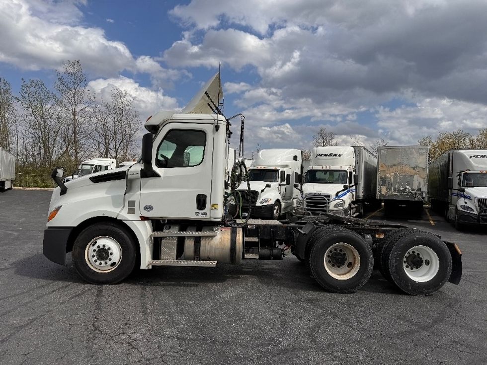 Day Cab Tractor-Heavy Duty Tractors-Freightliner-2020-T12664ST-Obetz-OH-429,831\n\t\tmiles-$ 57,750 - Image 4