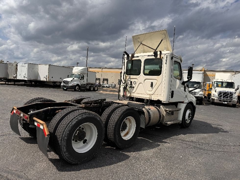 Day Cab Tractor-Heavy Duty Tractors-Freightliner-2020-T12664ST-Obetz-OH-429,831\n\t\tmiles-$ 57,750 - Image 7