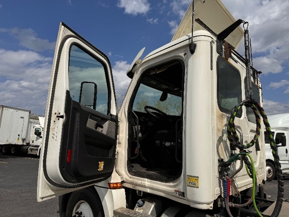 Day Cab Tractor-Heavy Duty Tractors-Freightliner-2020-T12664ST-Obetz-OH-429,831\n\t\tmiles-$ 57,750 - Image 9