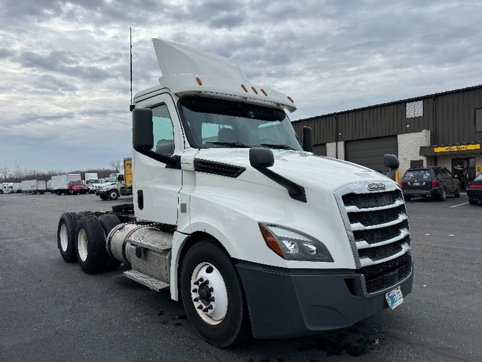 Day Cab Tractor-Heavy Duty Tractors-Freightliner-2020-T12664ST-Obetz-OH-431,178\n\t\tmiles-$ 61,500 - Image 1