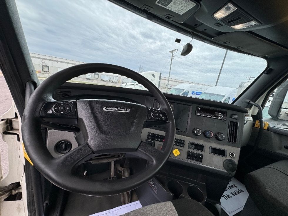 Day Cab Tractor-Heavy Duty Tractors-Freightliner-2020-T12664ST-Obetz-OH-431,178\n\t\tmiles-$ 61,500 - Image 11