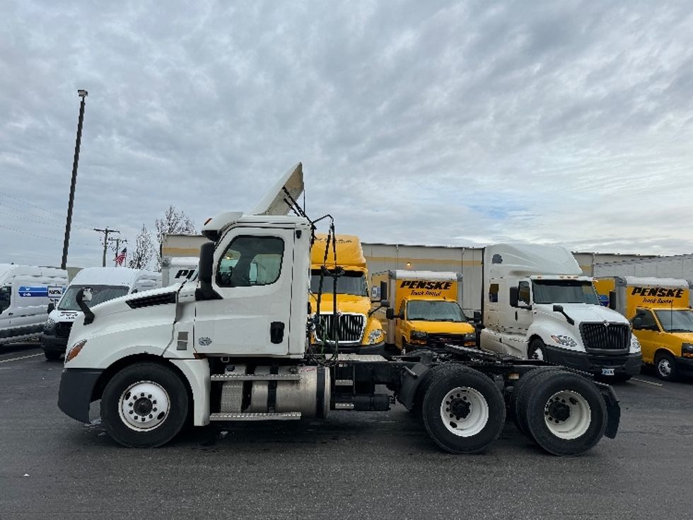 Day Cab Tractor-Heavy Duty Tractors-Freightliner-2020-T12664ST-Obetz-OH-431,178\n\t\tmiles-$ 61,500 - Image 4