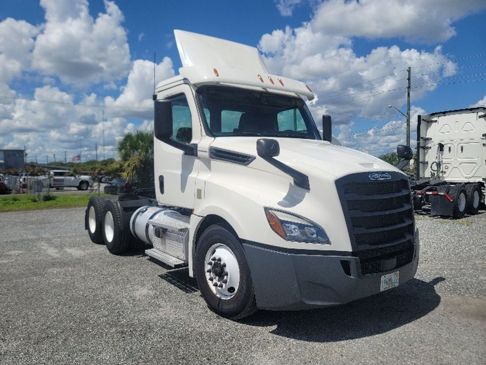 Day Cab Tractor-Heavy Duty Tractors-Freightliner-2020-T12664ST-Ocala-FL-190,727\n\t\tmiles-$ 65,500 - Image 1
