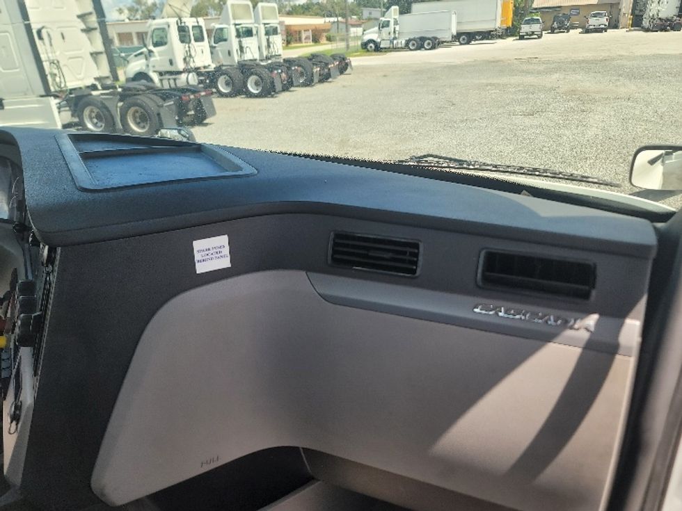 Day Cab Tractor-Heavy Duty Tractors-Freightliner-2020-T12664ST-Ocala-FL-190,727\n\t\tmiles-$ 65,500 - Image 13