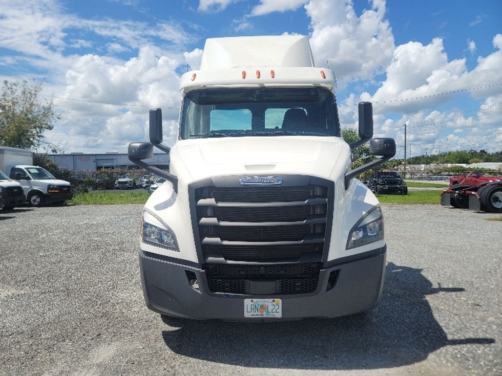 Day Cab Tractor-Heavy Duty Tractors-Freightliner-2020-T12664ST-Ocala-FL-190,727\n\t\tmiles-$ 65,500 - Image 2
