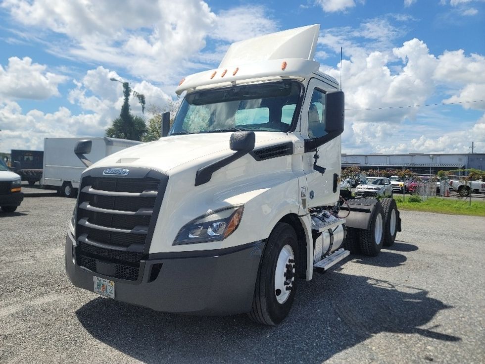 Day Cab Tractor-Heavy Duty Tractors-Freightliner-2020-T12664ST-Ocala-FL-190,727\n\t\tmiles-$ 65,500 - Image 3