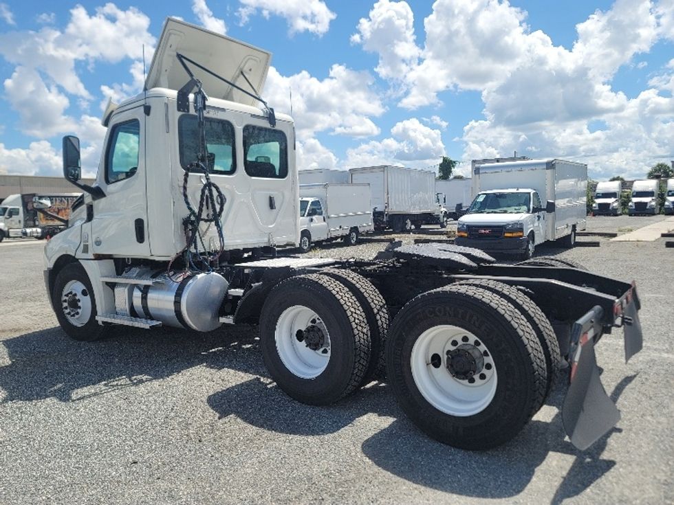 Day Cab Tractor-Heavy Duty Tractors-Freightliner-2020-T12664ST-Ocala-FL-190,727\n\t\tmiles-$ 65,500 - Image 5