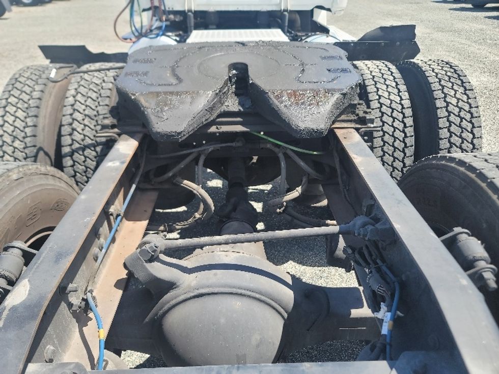 Day Cab Tractor-Heavy Duty Tractors-Freightliner-2020-T12664ST-Ocala-FL-190,727\n\t\tmiles-$ 65,500 - Image 6
