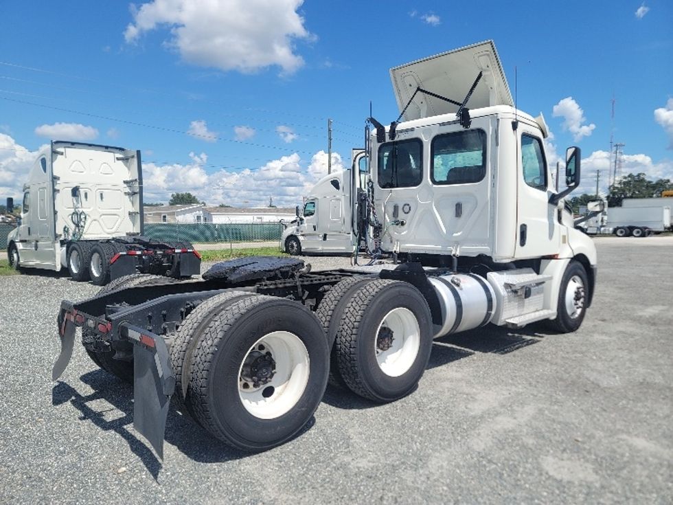 Day Cab Tractor-Heavy Duty Tractors-Freightliner-2020-T12664ST-Ocala-FL-190,727\n\t\tmiles-$ 65,500 - Image 7
