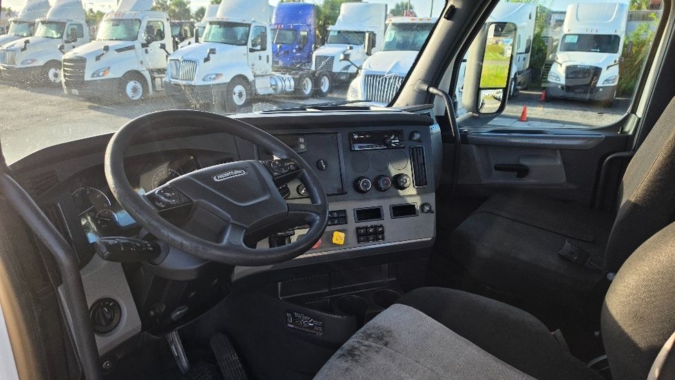 Day Cab Tractor-Heavy Duty Tractors-Freightliner-2020-T12664ST-Ocala-FL-217,156\n\t\tmiles-$ 64,000 - Image 10
