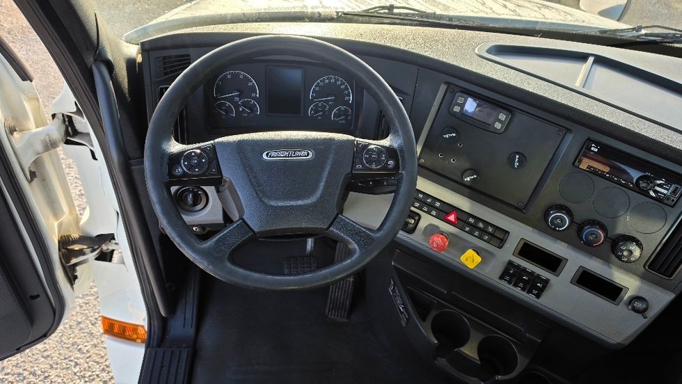 Day Cab Tractor-Heavy Duty Tractors-Freightliner-2020-T12664ST-Ocala-FL-217,156\n\t\tmiles-$ 64,000 - Image 11