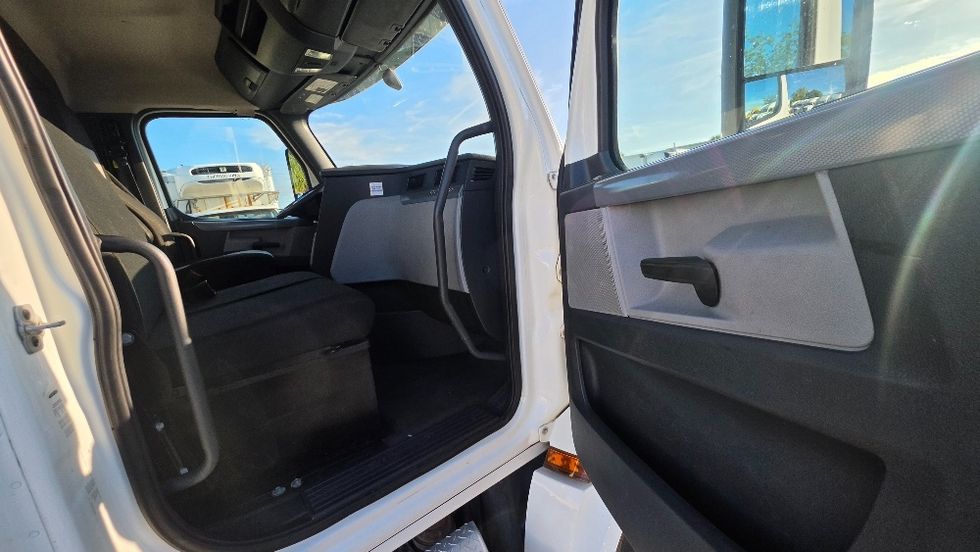 Day Cab Tractor-Heavy Duty Tractors-Freightliner-2020-T12664ST-Ocala-FL-217,156\n\t\tmiles-$ 64,000 - Image 12